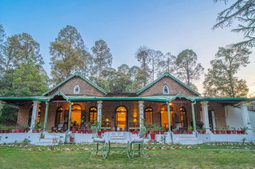 Majkhali Resort | Colonial Retreat - Ranikhet by VEO, StayVista - 3BHK Pet-Friendly Villa with BBQ
