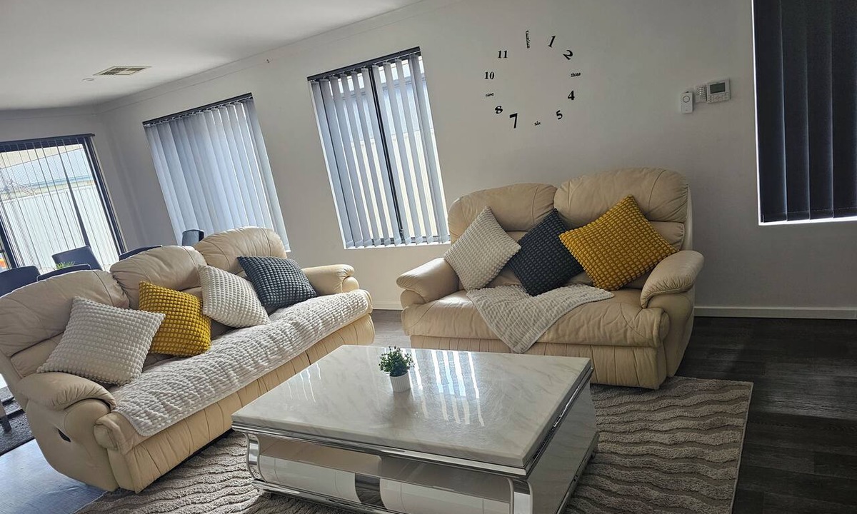 Hilbert House | Come & experience comfort away from home, locates 2mins away from the highway.