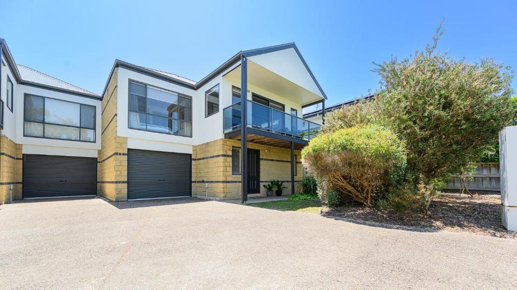 Inverloch House | Comfortable Kathryn Close