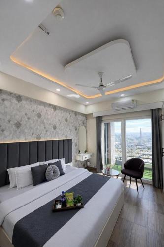 Greater Noida House | Comfy Vibes Stay Luxury Studio Near Expo