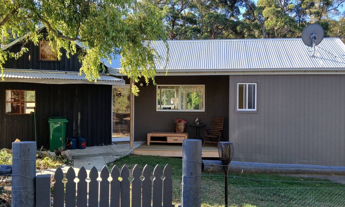Middleton Ski Chalet | cosy cottage with wood heater, surrounded by bushland