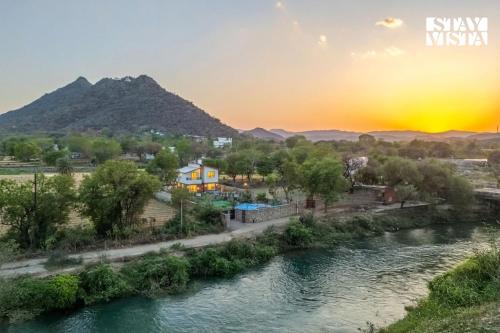 Bedla Villa | Cottage Rivera by VEO, StayVista - 3BHK with River View & Alfresco Dining