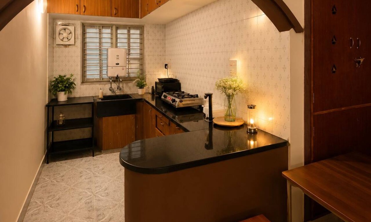 Malleshwaram West Apartment | Cozy 2BHK Templeview apartment in Malleswaram