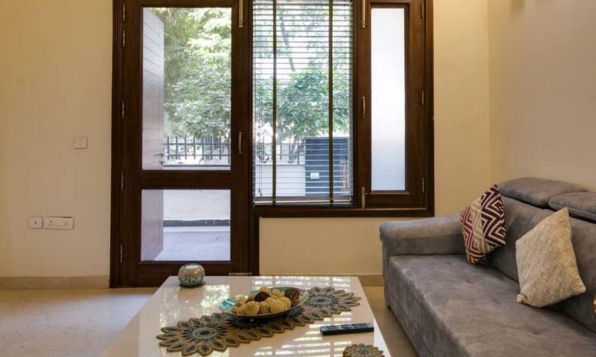 Block A House | Cozy Getaway: Phase 1, Behind Mega Mall Clean and modern! Breakfast Included !