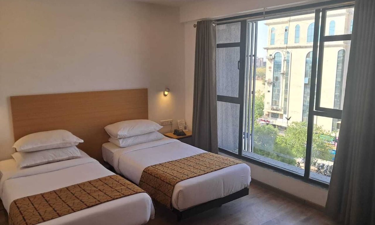 Gandhinagar Hotel | CRAYON HOTELS