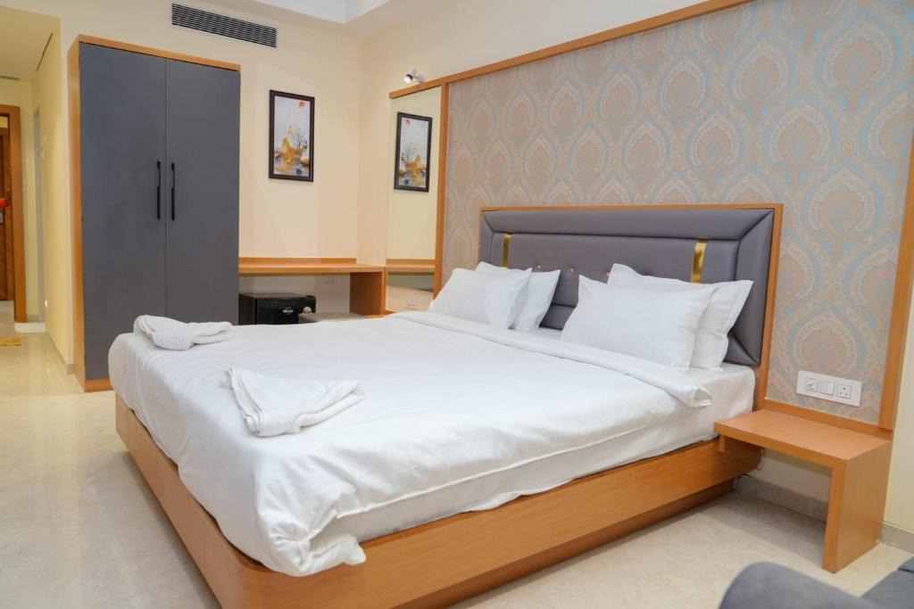 Tuljapur Hotel | Dasara Executive