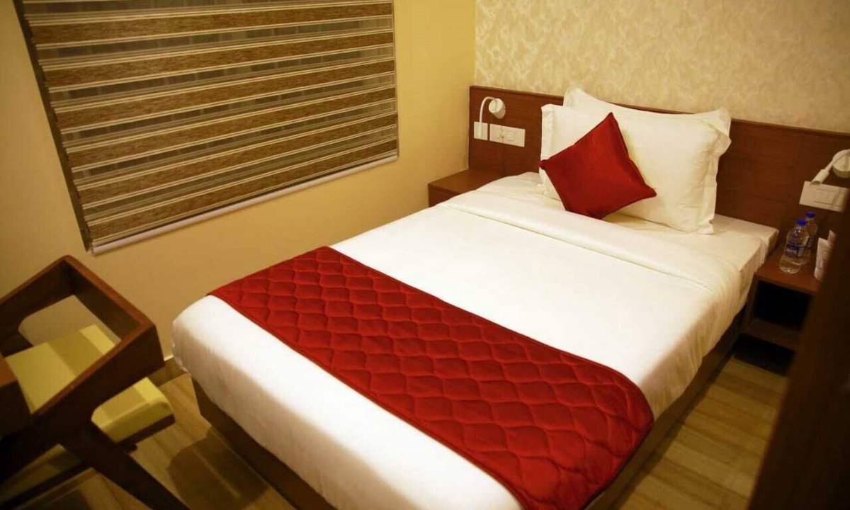 Ernakulam South Hotel | DCHANDELIER