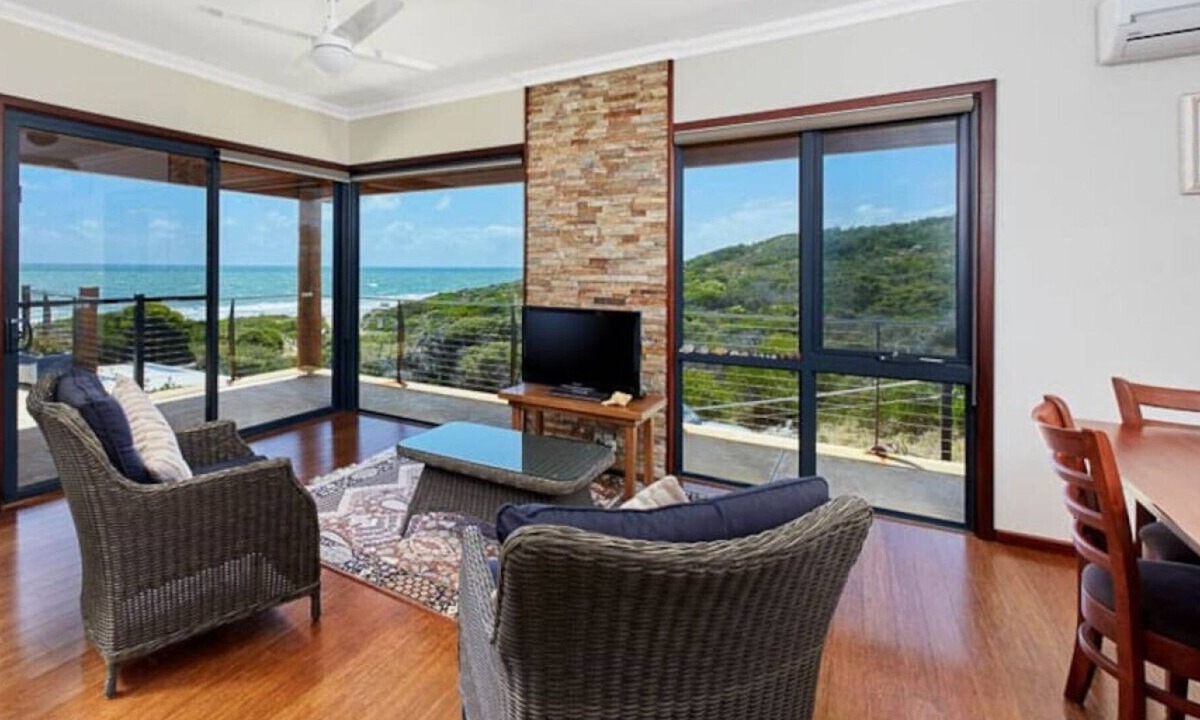 Binningup House | Dolphin Views - amazing ocean views