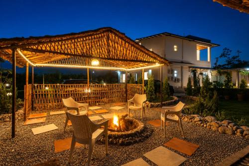 Bail Parao Villa | ELIVAAS Signature Puvalgarh Farms Bramble 4-BHK Villa with Patio, Garden, Outdoor Sit-Out and Bonfire Area