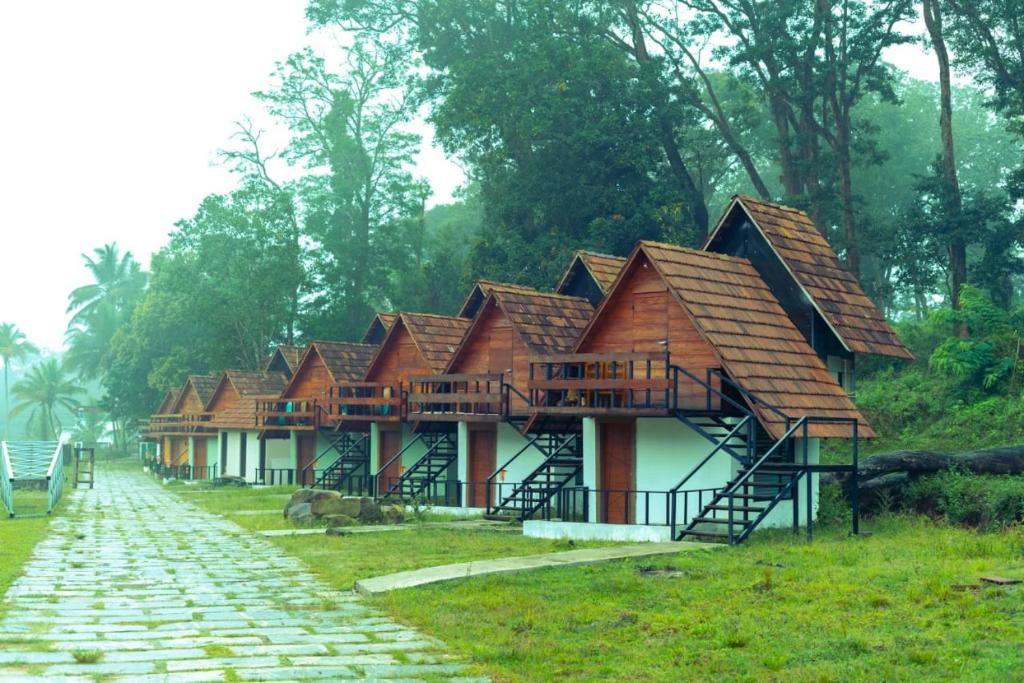 Muthanga Hotel | Emarald Wild West Wayanad