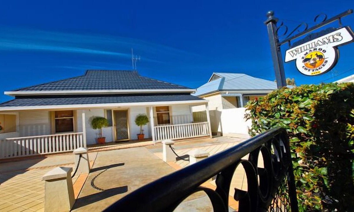 Broken Hill Cottage | Emaroo Williams Cottage