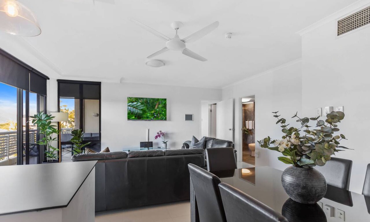 Cairns North Apartment | Esplanade Views in Cairns North