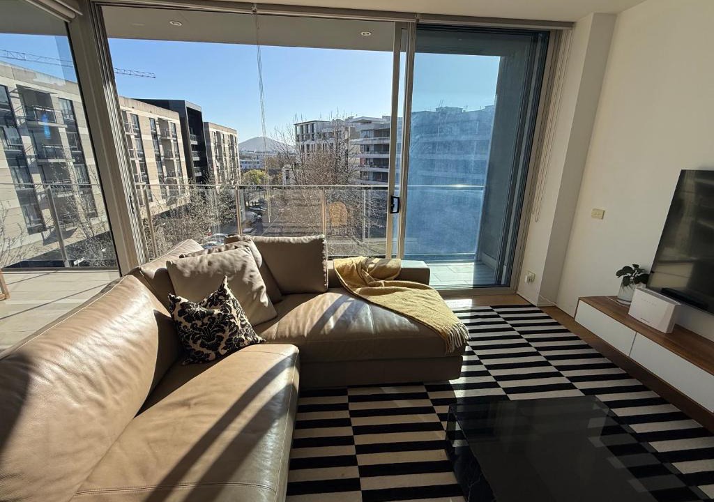 Capital Hill Apartment | Executive 2B2B Luxury Apartment Barton- 7-10 min walk to PH, M-Oval & Lake BG