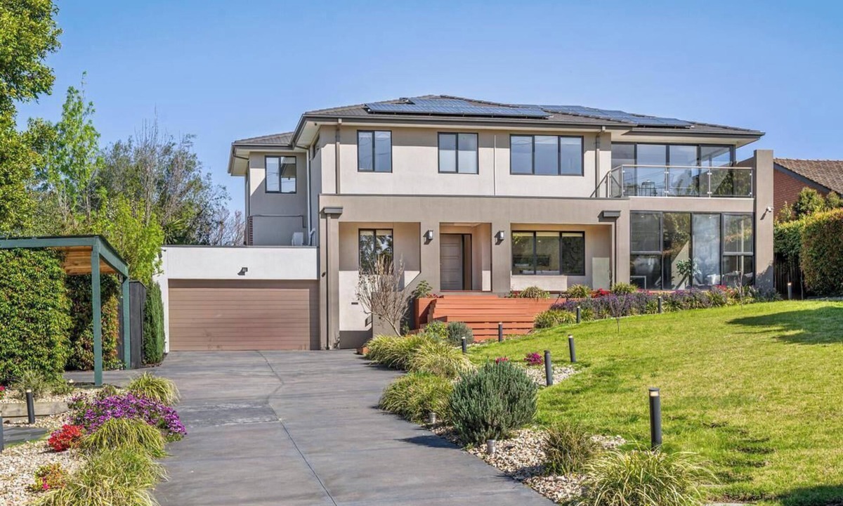 Wheelers Hill House | Experience unparalleled luxury at this majestic estate on "Golden Mile."
