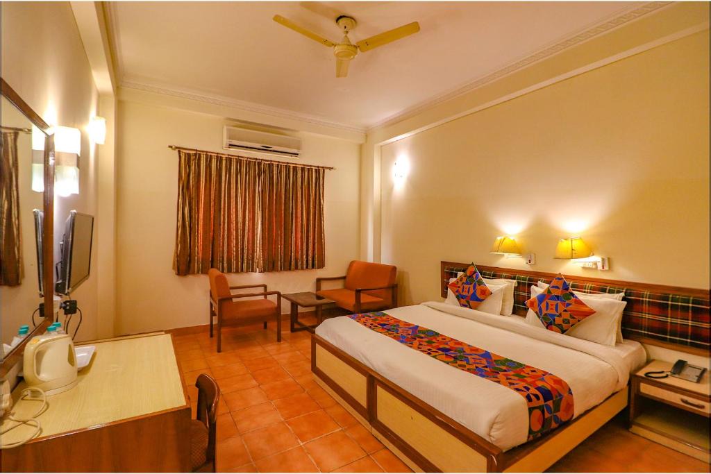 Taj Ganj Hotel | FabHotel Crystal Kant