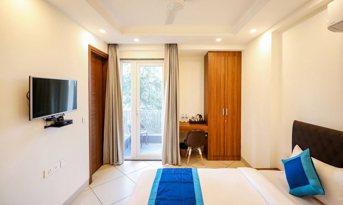 Malviya Nagar Hotel | Fabhotel La Paz Stay B&B