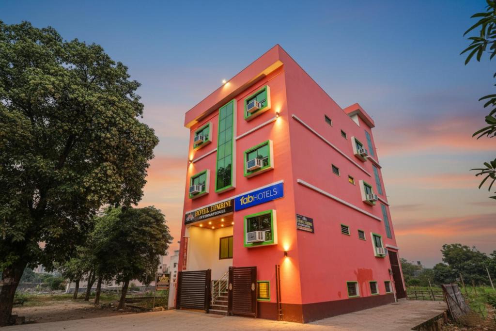 Sarnath Hotel | FabHotel Lumbini International - Nr Sarnath Museum