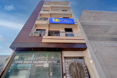 Kalyanpur Hotel | FabHotel Metro Inn