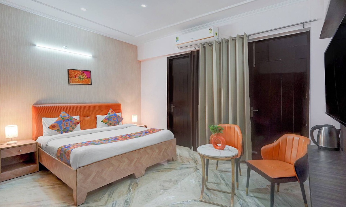 Sector 70 Hotel | Fabhotel Rush Residency