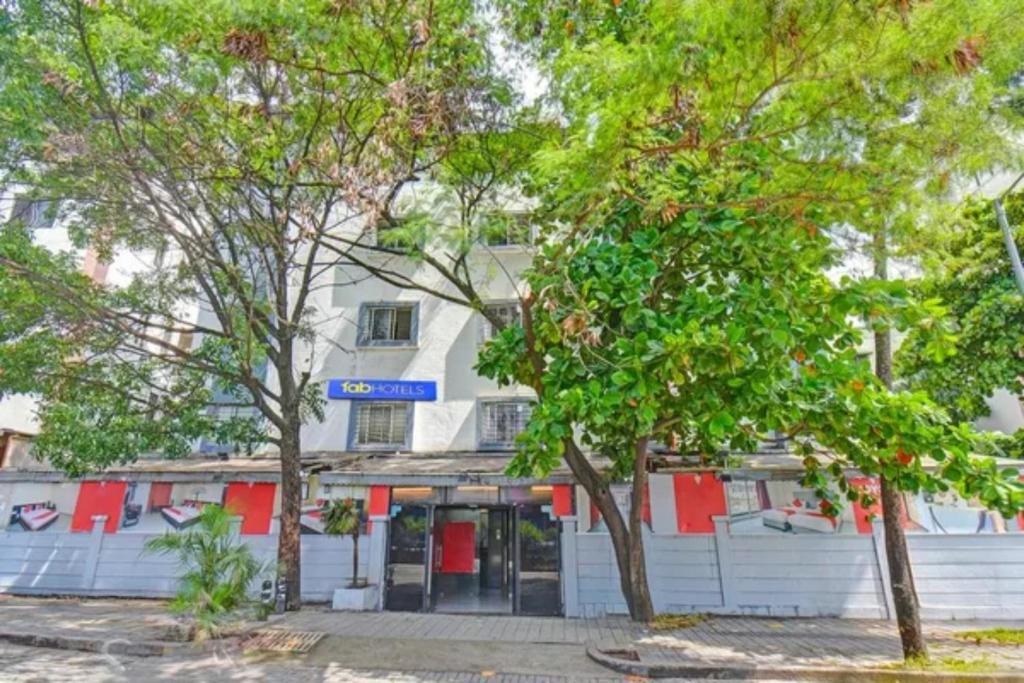 Pimpri - Chinchwad Hotel | FabHotel Sai Inn