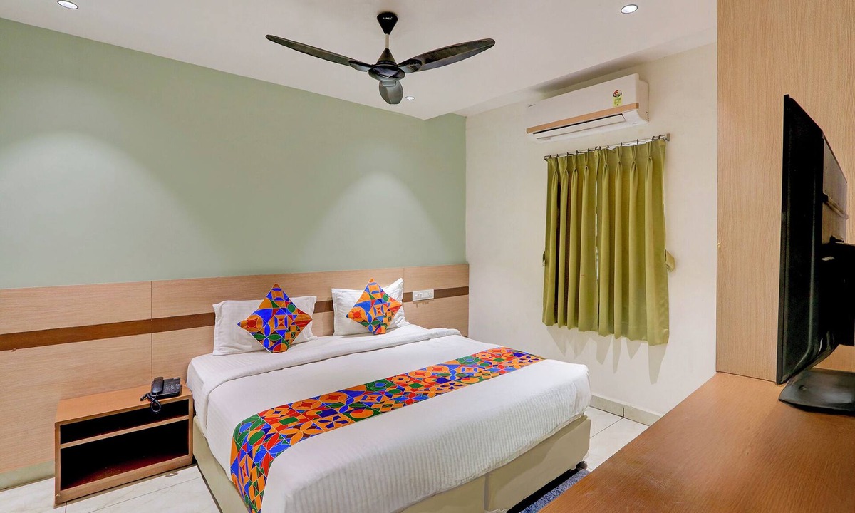 Hanmakonda Hotel | FabHotel Silver Cloud - Kakatiya University, Hanamkonda
