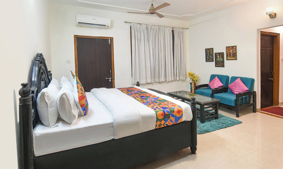 Kolar Road Hotel | Fabhotel The Krishnayan