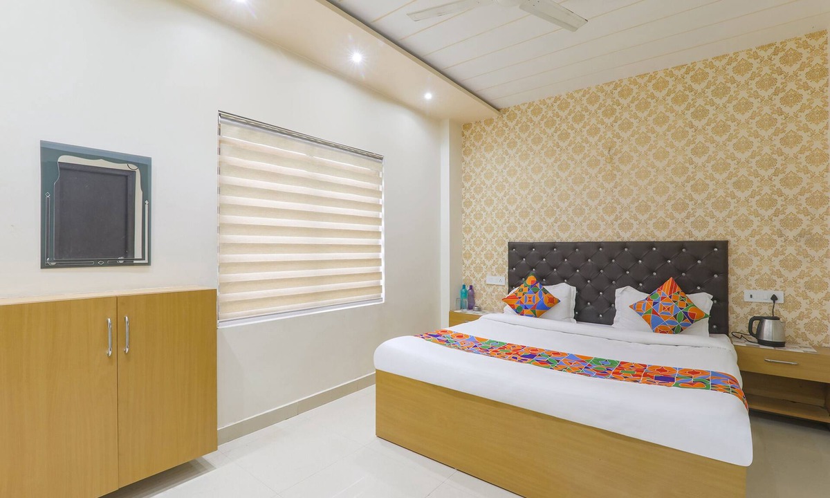 Sarnath Hotel | FabHotel US Inn