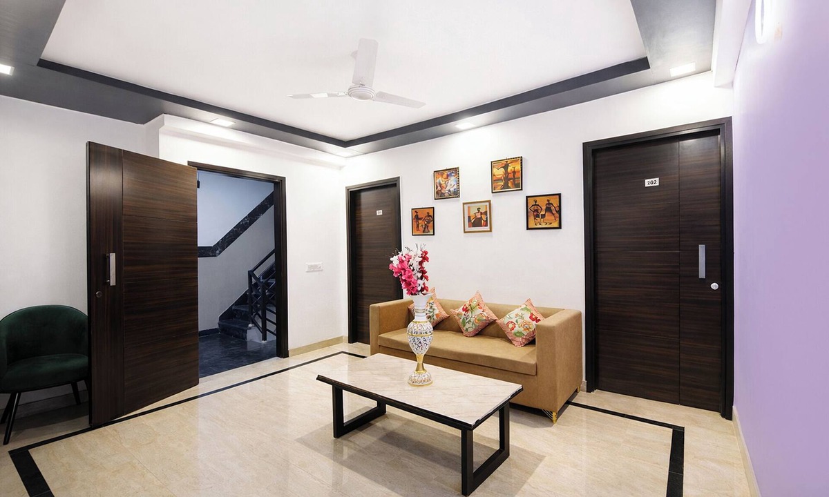 DLF City Hotel | Fabhotel White House Residency
