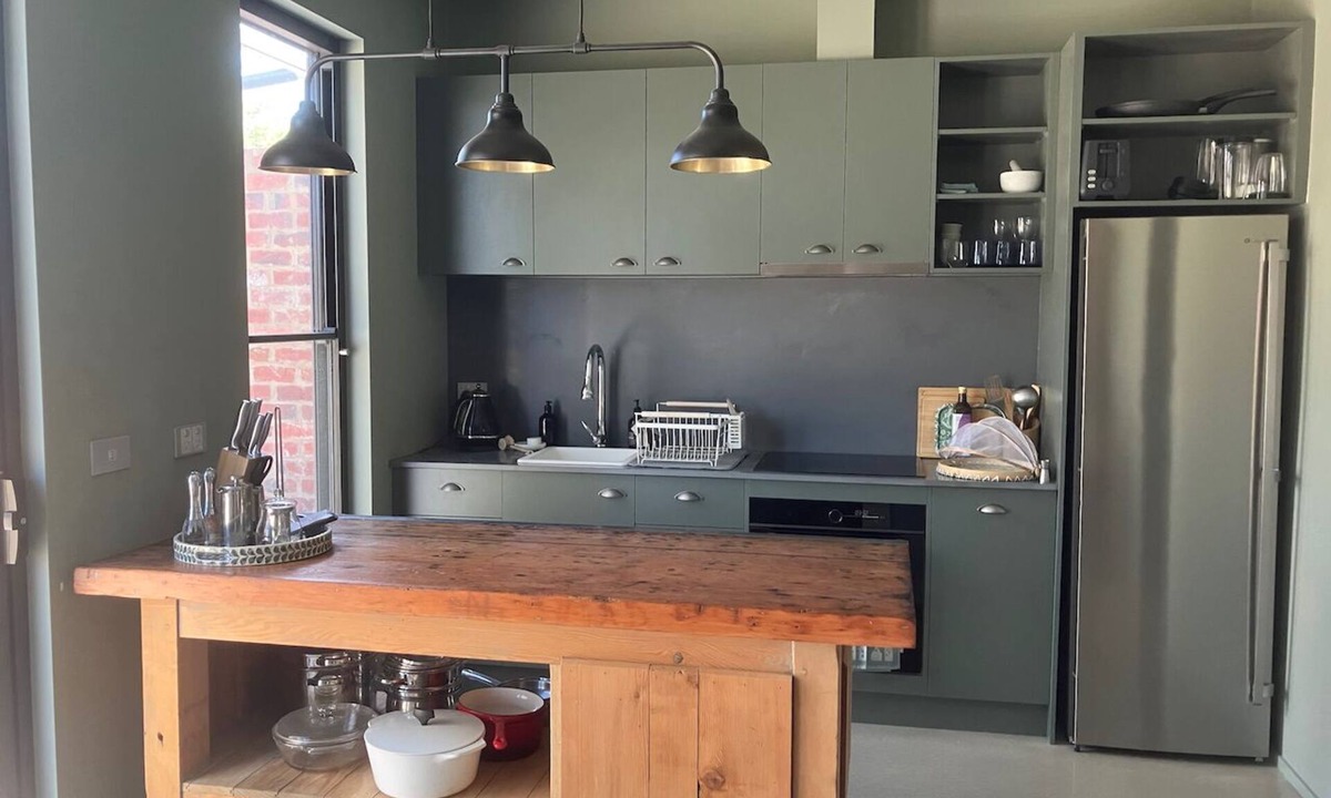 Sutton Grange Apartment | Fully equipped Studio on the banks of Myrtle Creek in rural Central Victoria