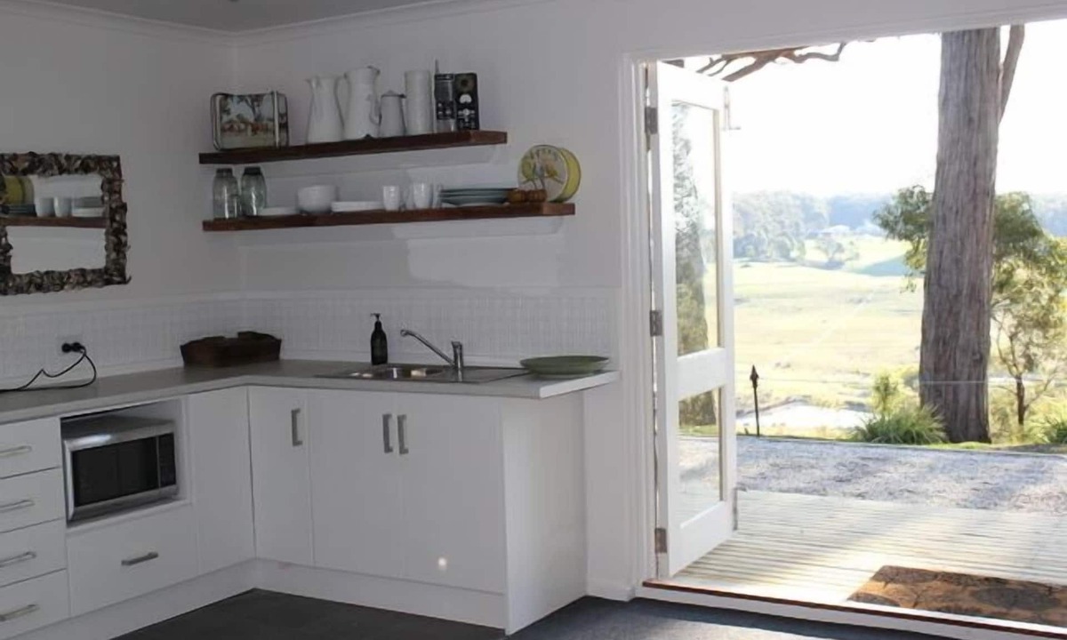 Woodend Apartment | Glorious country views- Pet friendly
