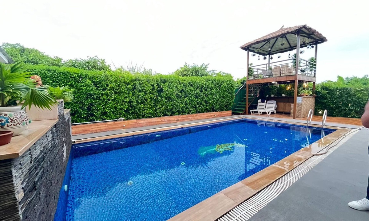 Noida Resort | GoBravo 37 - 2Bhk Farm with Pool & Garden Sec150 Noida