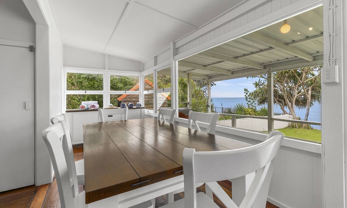 Beachmere House | Golden Sands