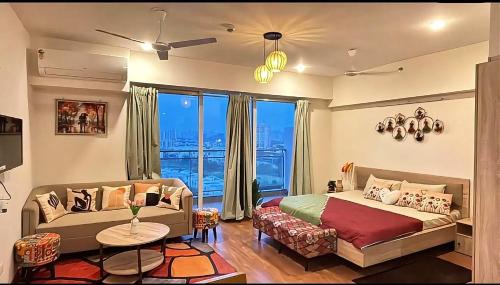 Jaypee Greens Apartment | GolfView Retreat- A luxury Business Suite in GolfLink, Greater Noida