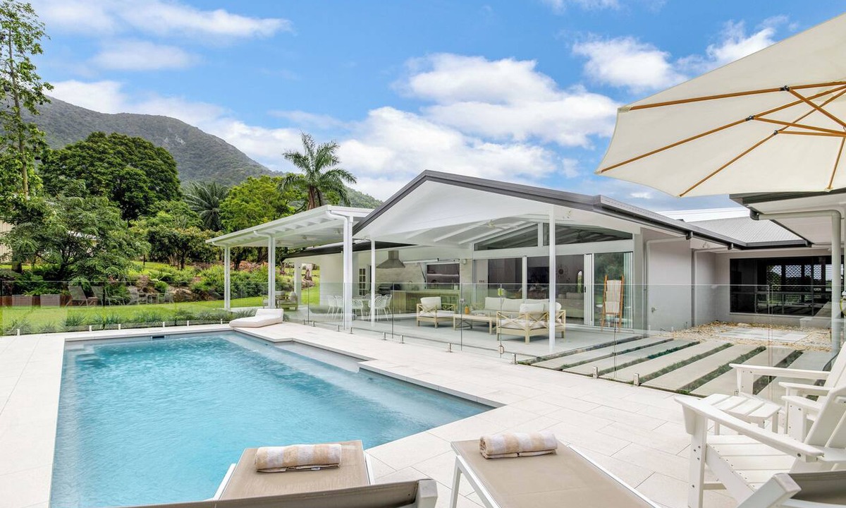Redlynch House | Harvey House | Tropical Acre Retreat with Pool