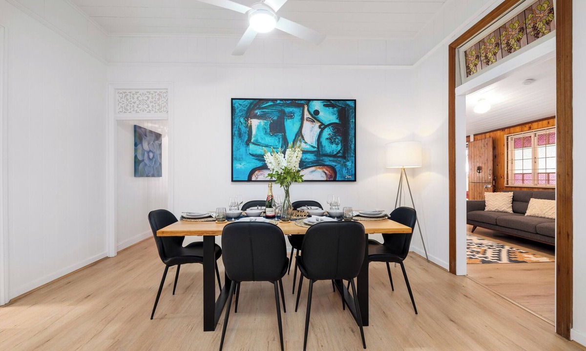 Highgate Hill House | Heritage 5BR home- minutes to Southbank,West End, perfect for a group.3parking
