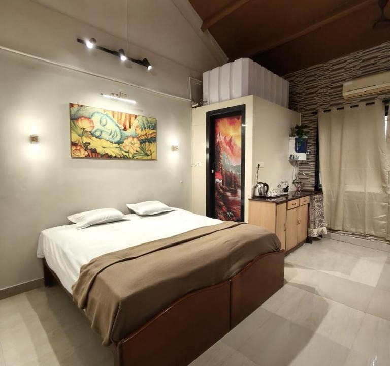 Kalbadevi Apartment | Heritage Studio in South Mumbai