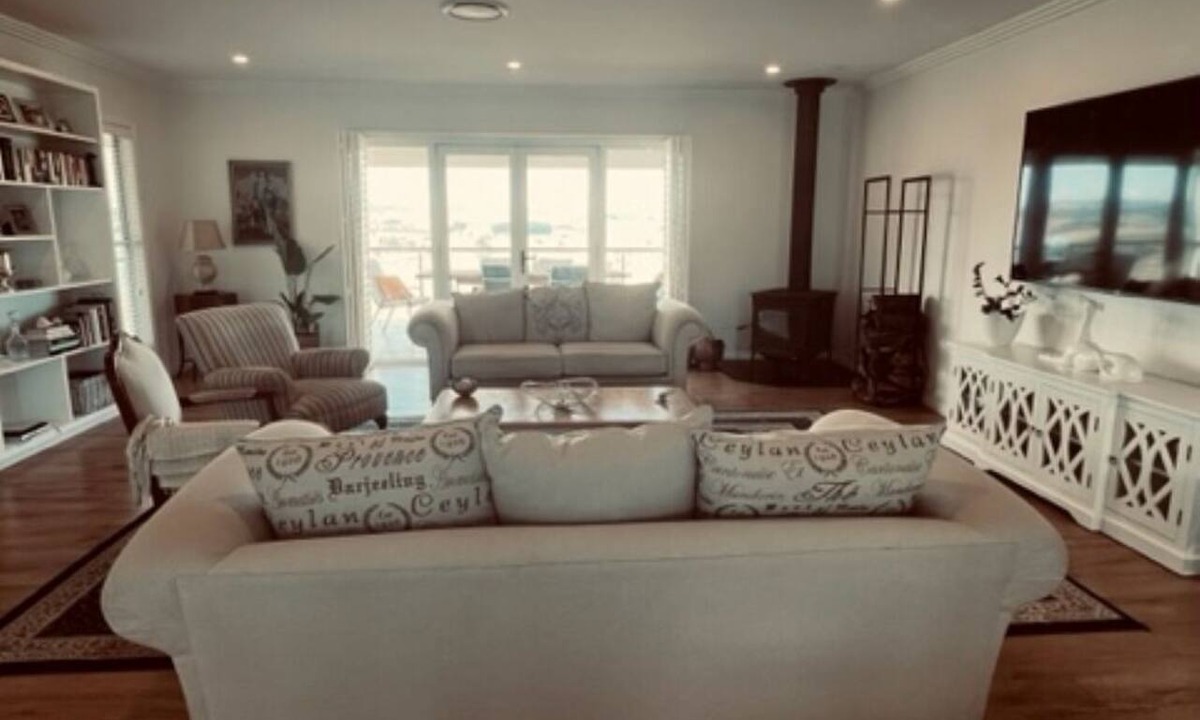 Oberon House | Hidden gem with magnificent view of Oberon Lake