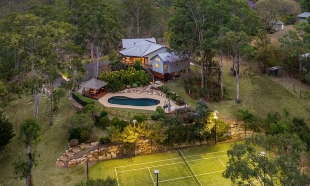 Brookfield House | Hideaway at Brookfield Acreage Tennis Court Pool