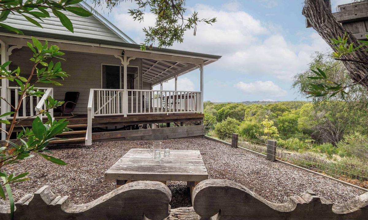Naturaliste Cottage | Hillview—Spacious Bushland Haven with Scenic Views