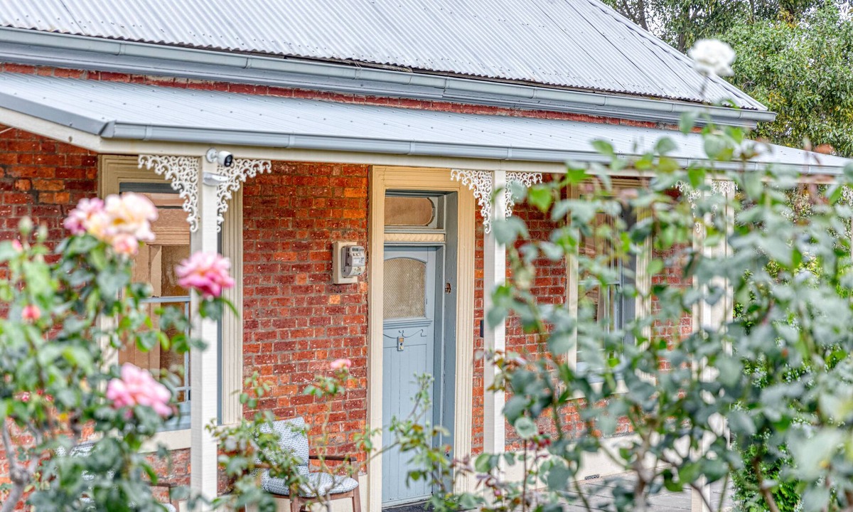 Creswick House | Historic Bluestone Cottage in Creswick EST 1860