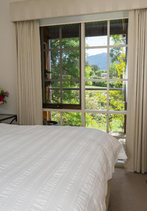 Macedon Bed & Breakfast | Hollyhock