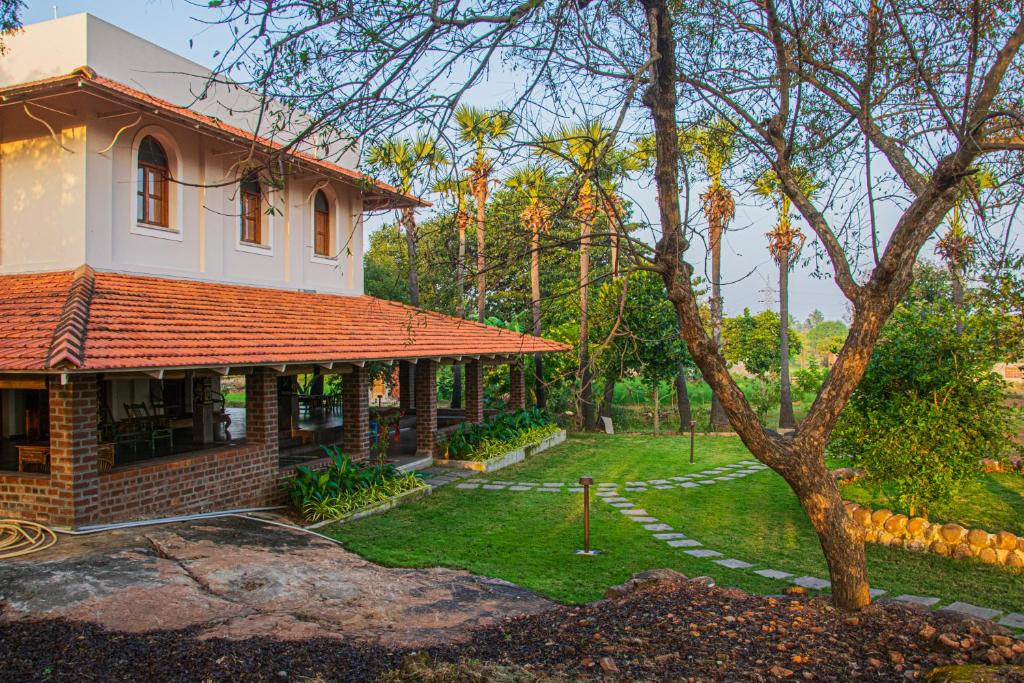Tiruvannamalai Bed & Breakfast | Holy Mountain Villa - A LuxUnlock Private Retreat