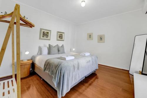 Bathurst Apartment | Hope St Cottage - Elegant & Cosy, Sleeps 6