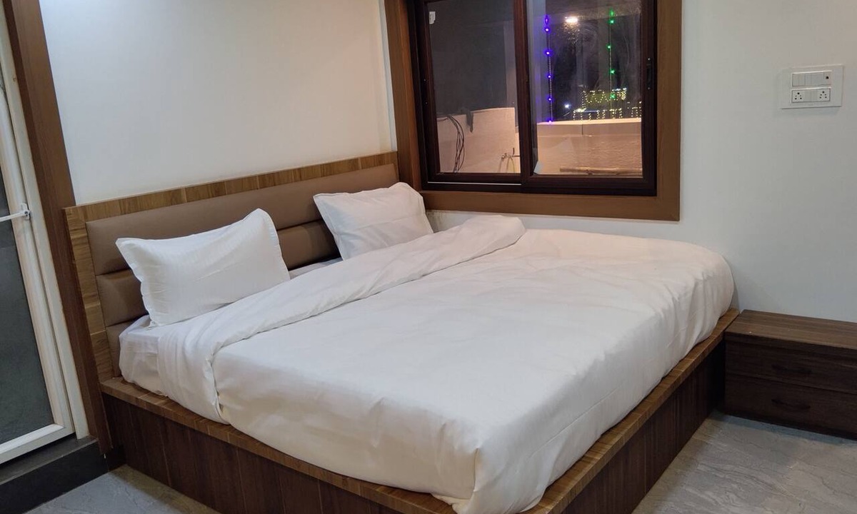 Jhansi Hotel | Hotel 7R Residency