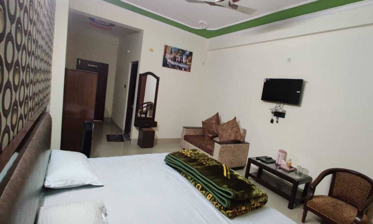 Srinagar Hotel | Hotel Aashriwad