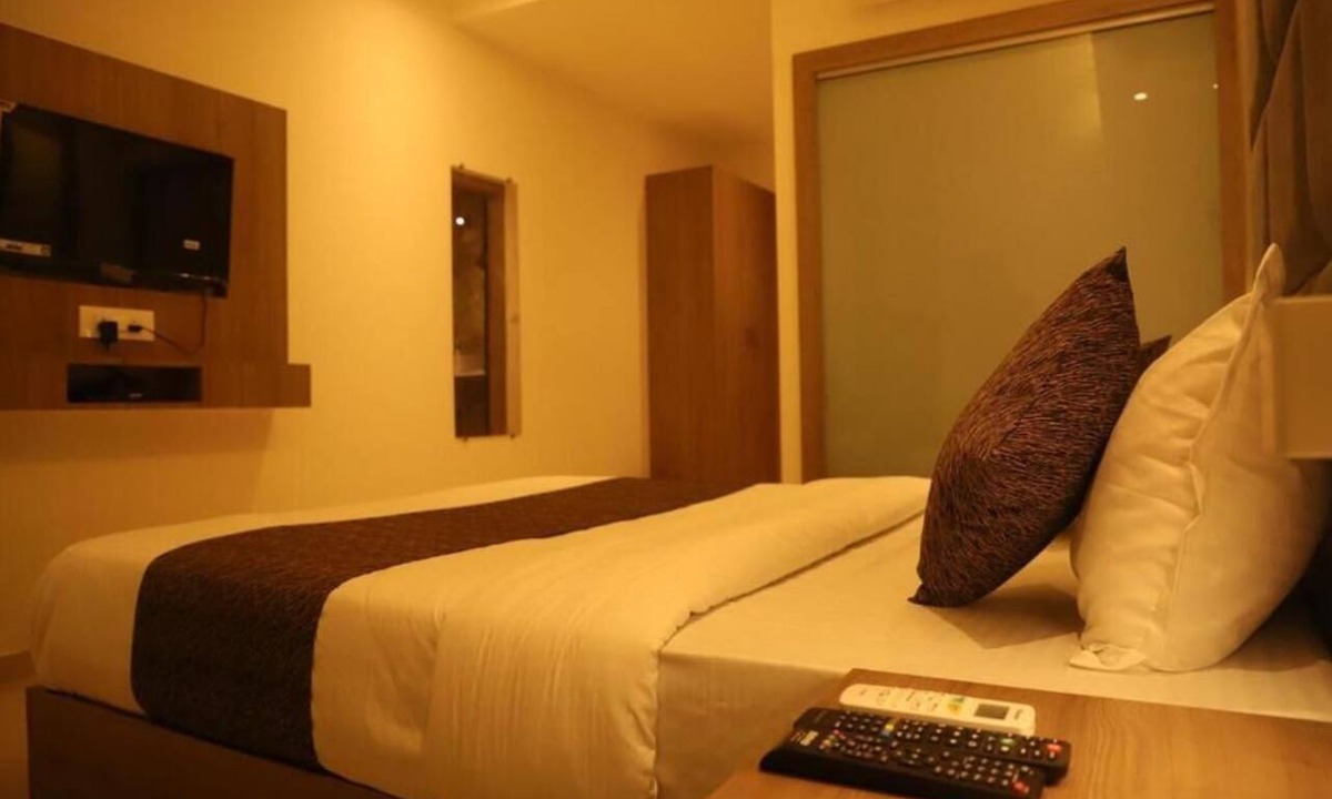 Chembur East Hotel | Hotel Abrol Suites
