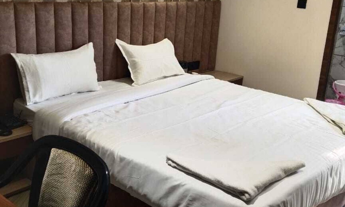 Mainpuri Hotel | Hotel B K Stay