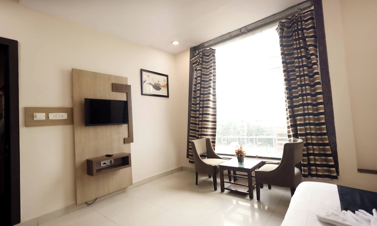 Kalyanpur Hotel | Hotel Bhagyaraj Palace Keshavpuram
