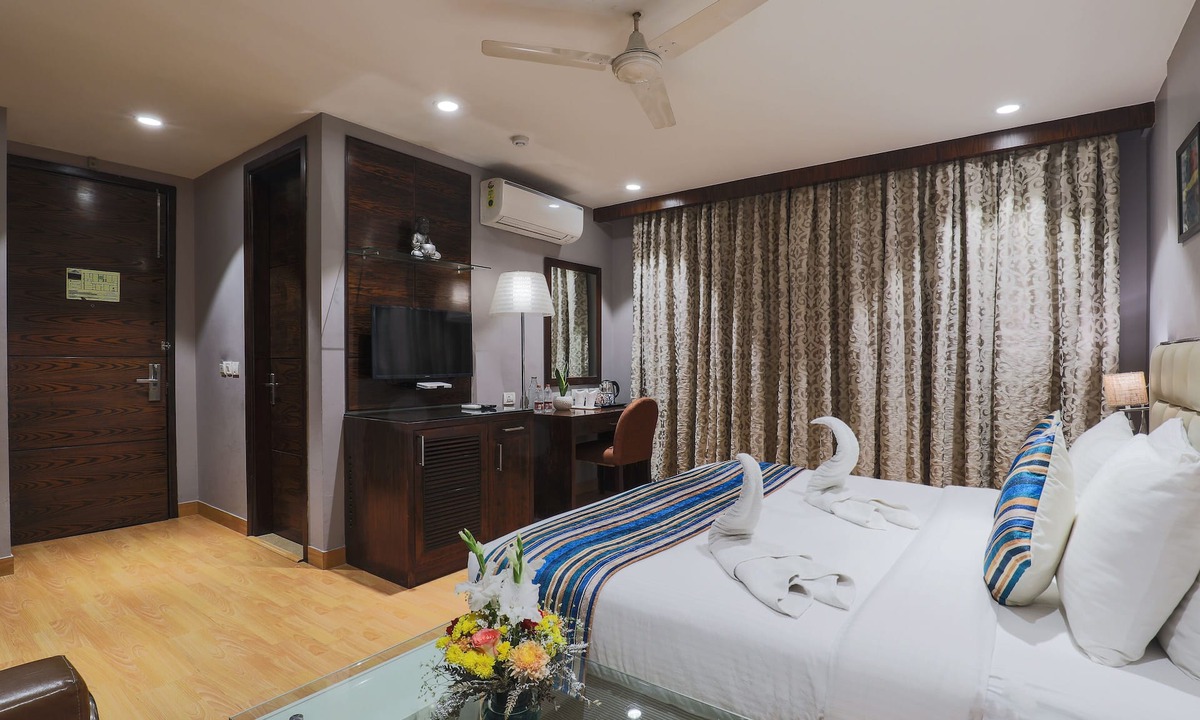 Chittaranjan Hotel | Hotel Blue Stone - Nehru Place