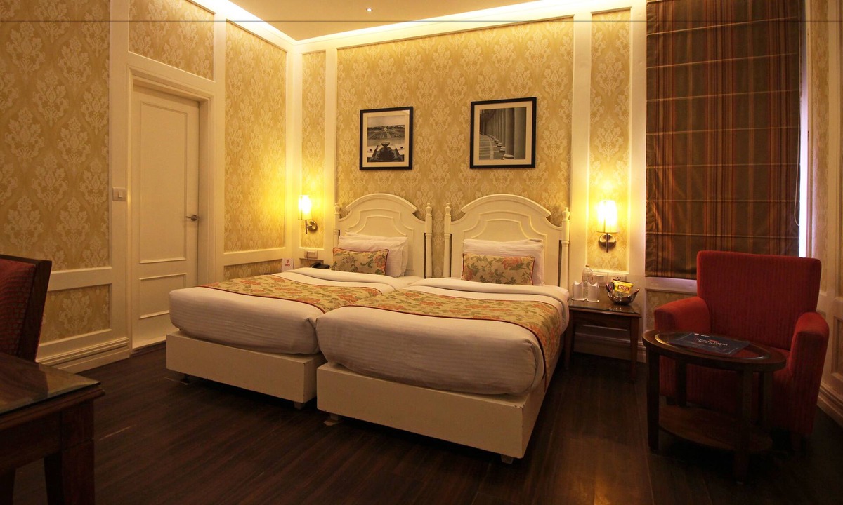 Connaught Place Hotel | Hotel Bright